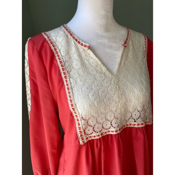 Umgee Coral Lace Flowy Dress - Picture 2 of 3